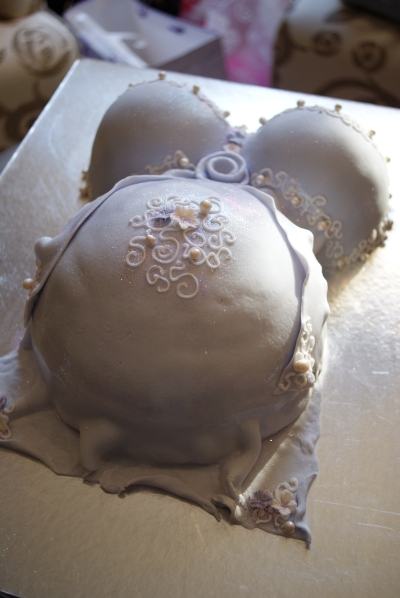 pregnant belly. Pregnant Belly Cake for a baby